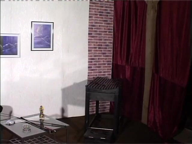 Xfucks: 迷人的spex gilf抽烟和戏弄独奏