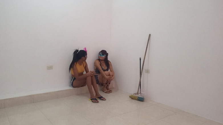 Martin13: 従業員は清掃会社の友人と話し、その後会社の相続人と関係を持ちます