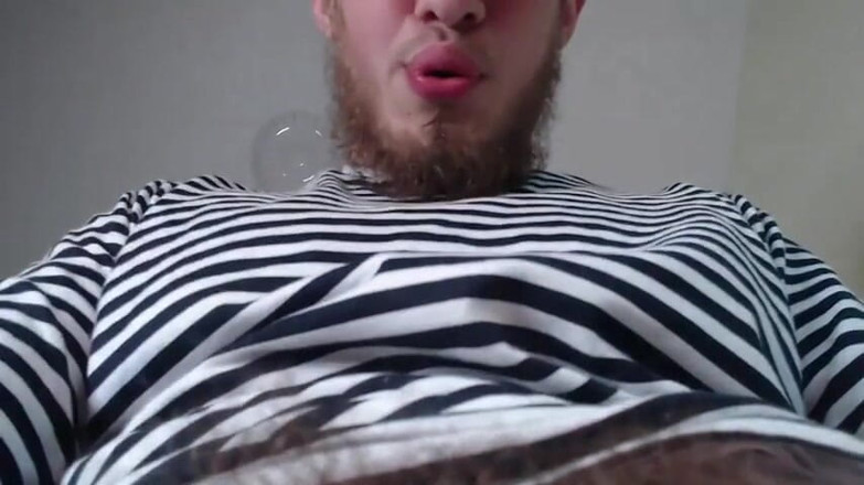 Hunky time: Alpha show feet and make sound burb