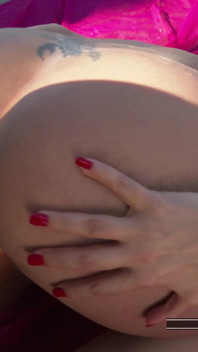 Bionda Sulla Spiaggia: Guarda Questo Sgombro Che Prende Il Cazzo Nel Culo E Il Latte in Faccia
