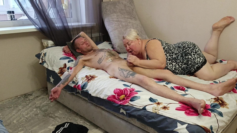 Zona901: Tôi thích xuất tinh trong cổ họng sâu của mẹ...