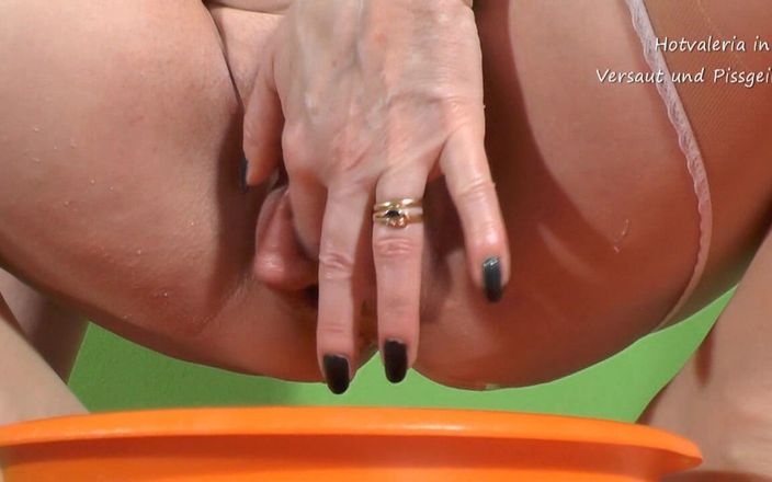 Hotvaleria: Špinavá a nadržená pro čůrání