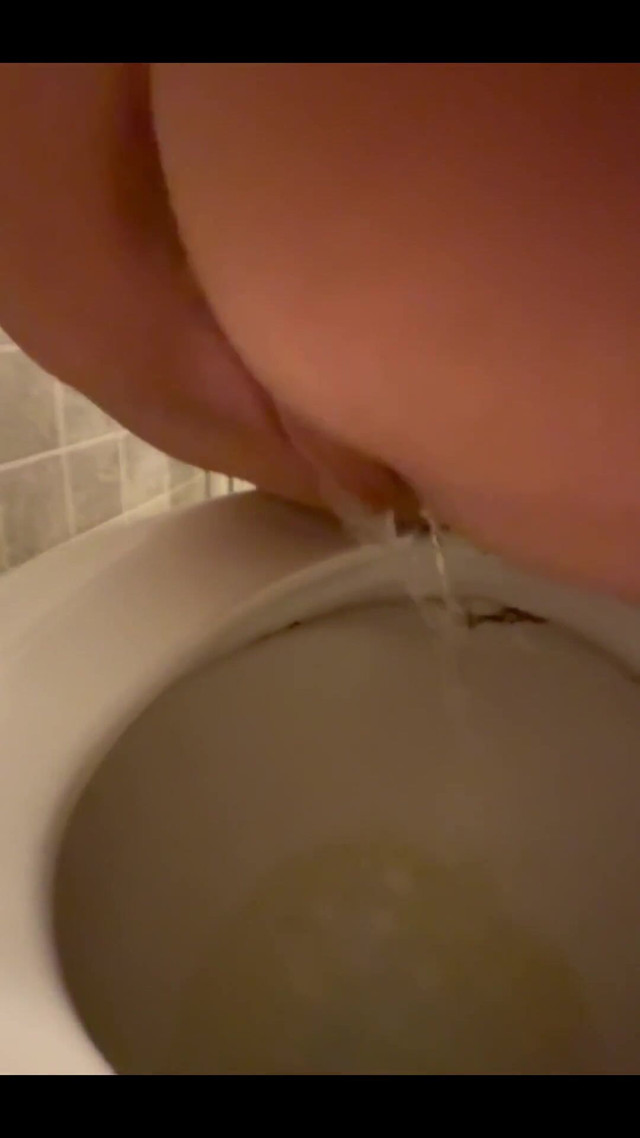 Peeing at the Dentist! (Tiffstreatsxoxo) Peeing at the Dentist! (Tiffstreatsxoxo)
