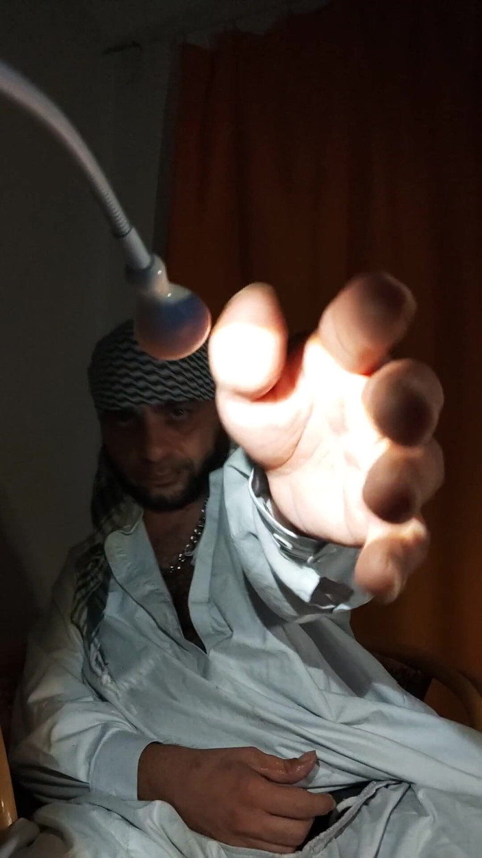 SmokedAlloy2: Dirtyjunkbro ubrany jak Afgańczyk, bawi się swoim brudnym kutasem