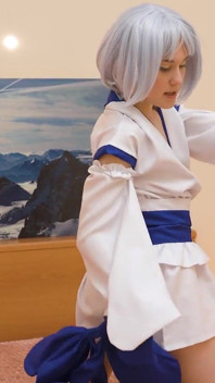 Ally Horny, bombasse en kimono, se masturbe comme une femme au foyer japonaise