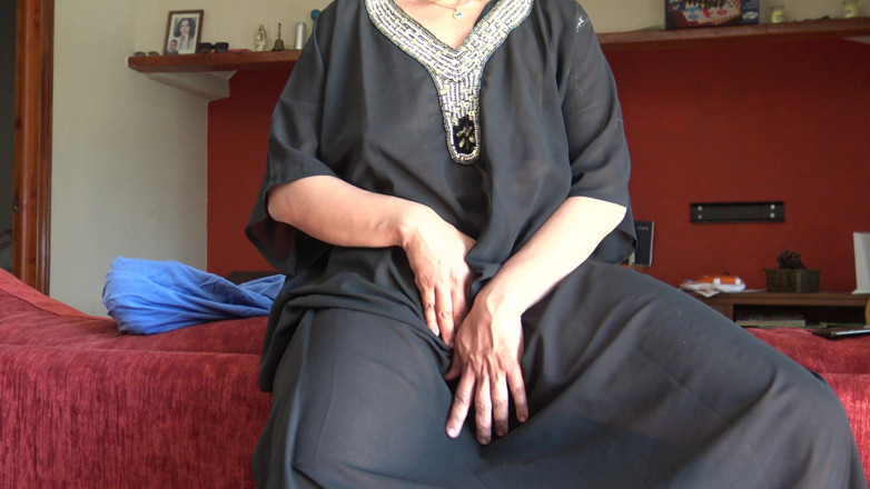 Souzan Halabi: misr ki ubhaylingi patni 55 varshiy. bahut baalon vaali arbi choot!!