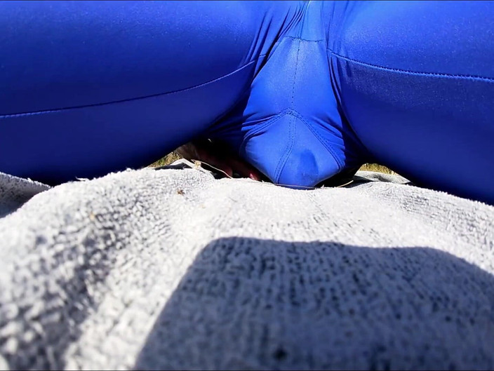 Cool Body: लेगिंग में कामुक होने के बाद मैं अपनी स्पैन्डेक्स उतारे बिना वीर्य निकालती हूं