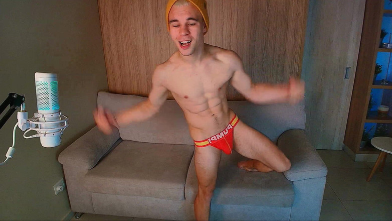 Max_Russell: Hezký Rus Ukazuje Svaly a Zadek