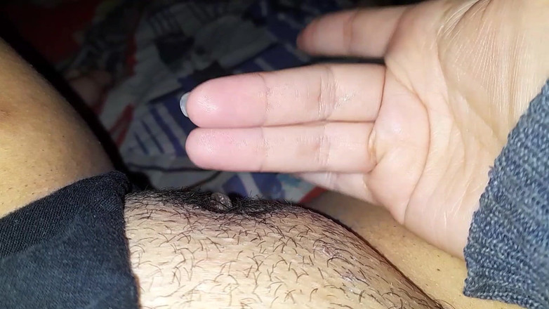 Fabimilf: Saya bangun dan mula bermain dengan pepek panas, berair saya....