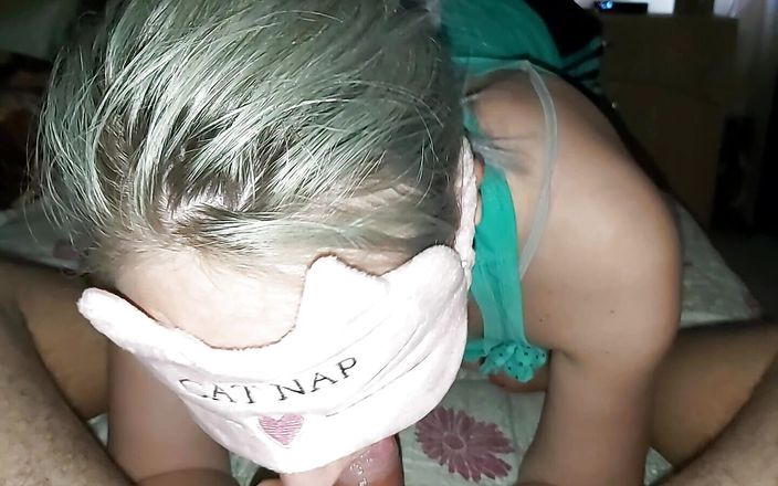Audrey: Mẹ kế nói: "ở nhà... Tiếp tục vuốt ve xuất tinh...