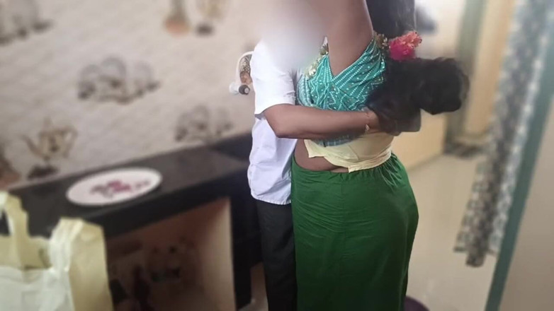 Telugu-fuckers: Mẹ kế Ấn Độ đụ trong nhà bếp, tôi đụ cô ấy đến bất ngờ trong...