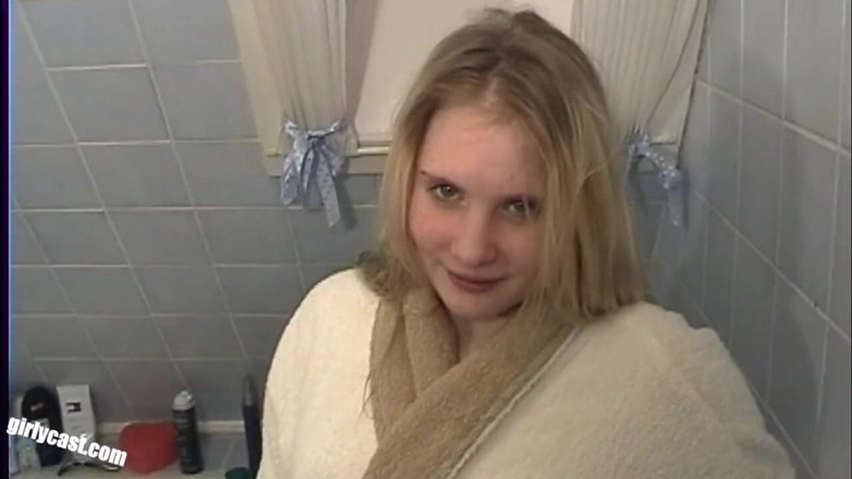 Girlycast: Claudia 18 years old - her first video