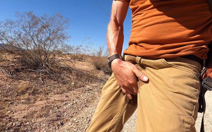 Golden Adventures: Je pisse dans mon pantalon de travail dans le désert