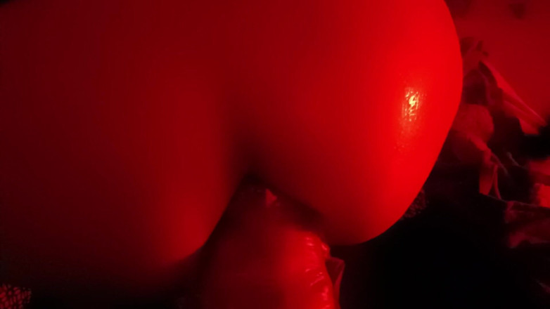 She Devil Moon: У ліжку з дуже великим