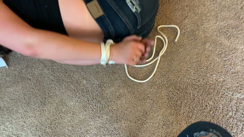 Tied_Tales: ティーンたちにメッセージを送り合う