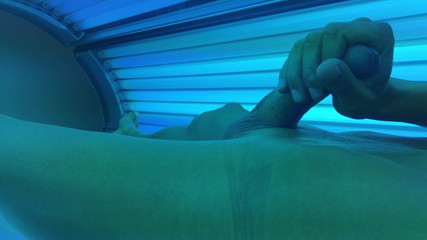 Jaymes Blonde: Tanning bed jerk off
