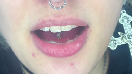 Glitterqueen1999: 2 หนุ่มตัวเล็กแอบเข้าไปในสมูทตี้ของกู! Giantess กลืน