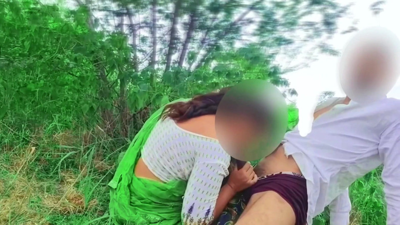 Your_aisha: Chica india del pueblo folla en la selva con novio...