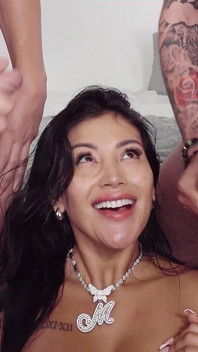 La mia prima gangbang! - Colombiana fa sesso hardcore con 4 uomini dai grossi - Mariana Martix
