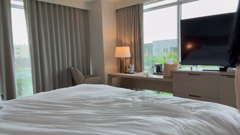 Darrenblazeent: Děvka MILF Piper dostane potrubí v jejím hotelu od BBC
