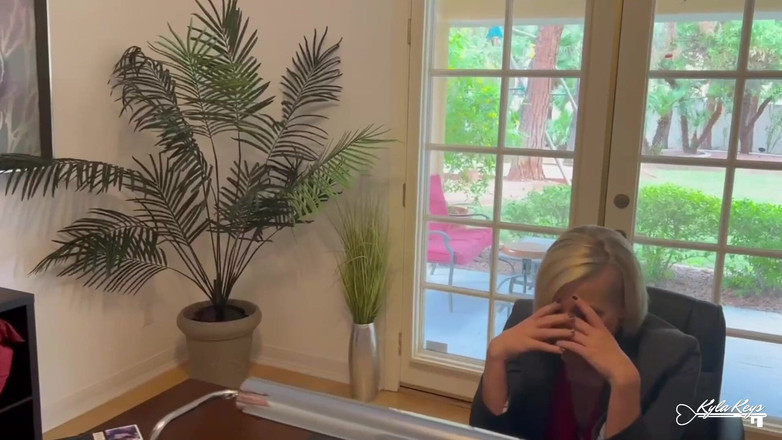 Kyla Keys: Shaming marjorie taylor keys với hậu môn