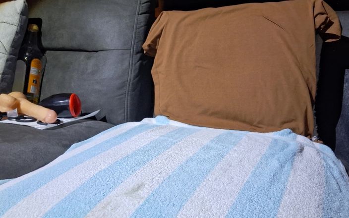 SteveSmokeHolland: Ta baise avec un gode en POV, vibromasseur, plug anal,...