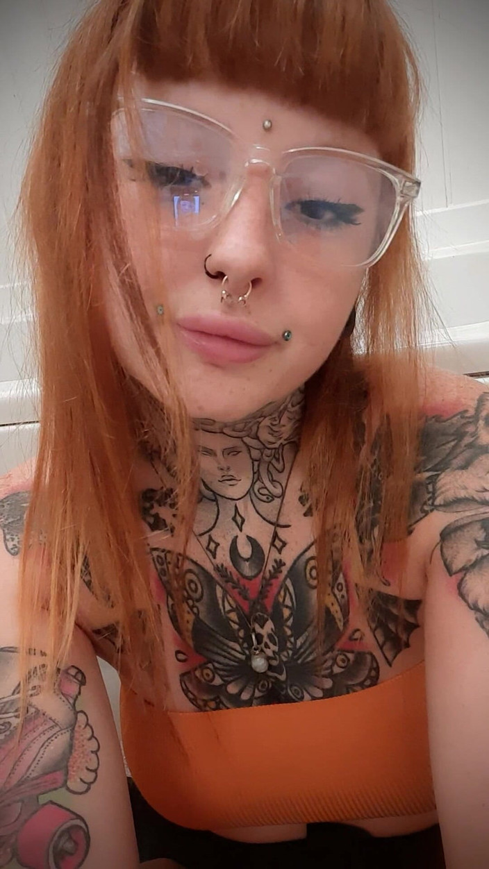 Yourfavecumslut: 白色汗水教练袜子/脚评论