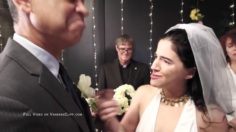 Cliff Media: Gangbang em seu casamento - noiva prenhada no altar - Vanessa Cliff