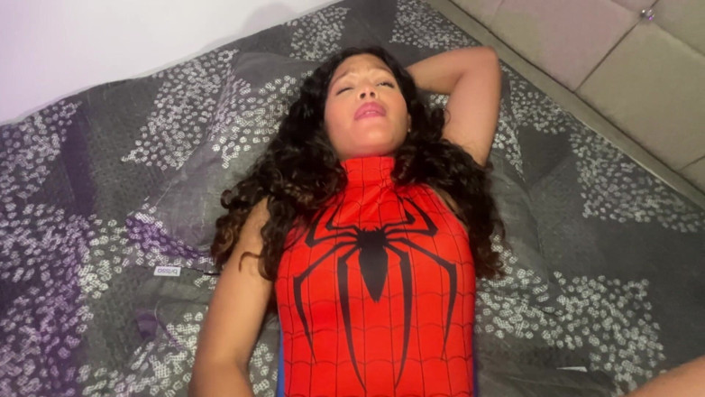 kafesexxx: Menina aranha é fodida pelo pau de Miles Morales
