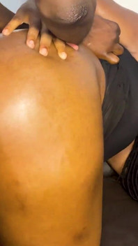 Sa chatte noire tellement juteuse