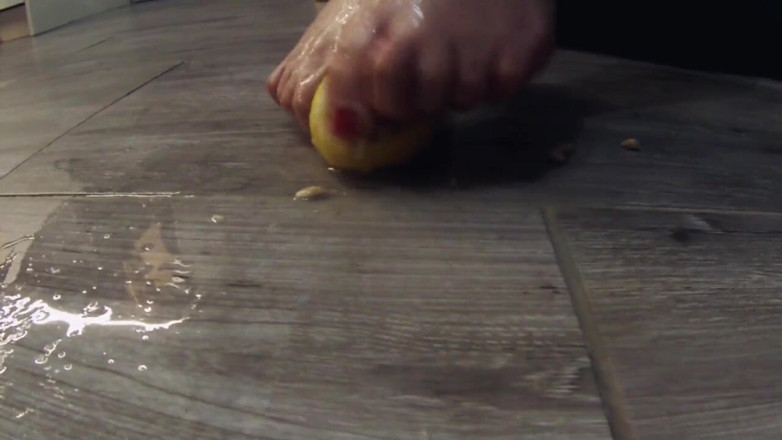 Foot Fetish Heaven: Ścisk cytryny