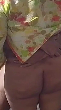 ホットなおばさんが若いパキスタン人の少年を誘惑