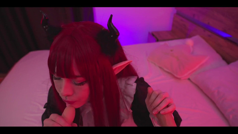 Karneli Bandi: Marin trainiert löcher mit großem spielzeug und wird in Sperma...