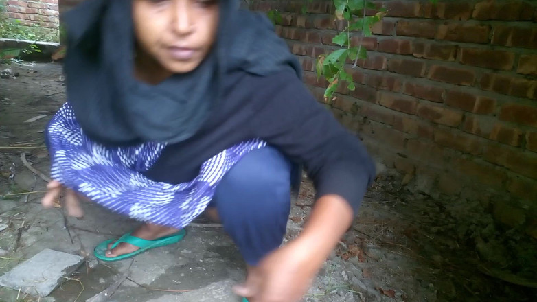 Sadia vabi: Village Vabi Show His Beautiful Pussy