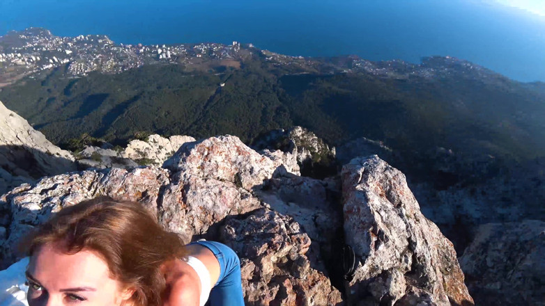 Mia Bandini: Risky fuck on a cliff