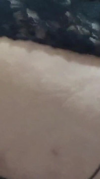 Je Me Sens Très Chaud Et Je Porte Ma Jupe Noire Très Sexy.