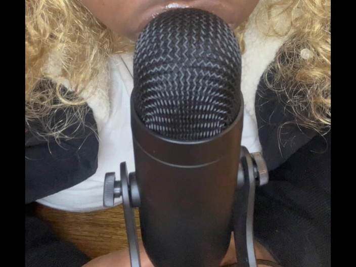 Anye Meshell: Asmr Kisses &amp; Licks！