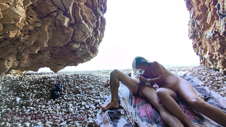 Miss Creamy: सार्वजनिक नग्नता वाले समुद्र तट पर लड़के के सामने मेरी चूत चमकाना और वह मुझे चोदता है और लंड चुसाई देता है - यह बहुत जोखिम भरा है - Misscreamy