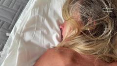 InternalDrive: Hete gilf komt steeds weer klaar op haar dekhengst