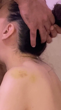 Hijastra con garganta profunda extrema tragando leche