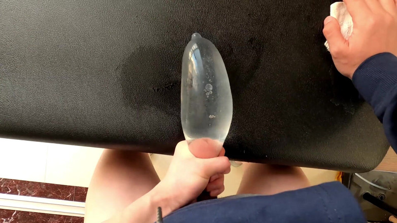 Xmiya: Ein einzelner junge masturbiert und stöhnt zu hause und schießt...