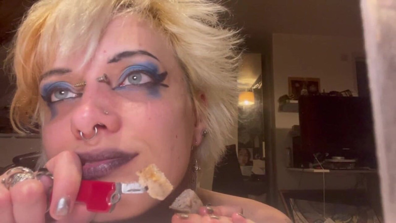 Glitterqueen1999: 넌 너의 자지 따먹어! 작은 도구로 자지를 자르는 고스 틴더 데이트