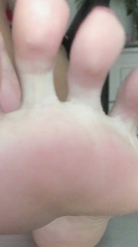 Close Toea and Red Toenails