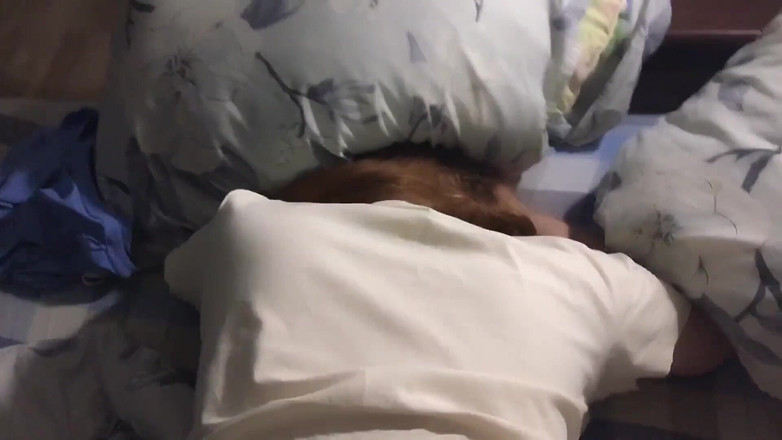 AmyHi: 의붓아들과 섹스하는 찐 아마추어 하드코어 섹스