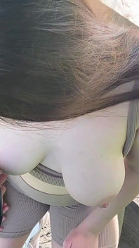I Met a Beautiful Girl on a Dating Site. She Gave Me a Blowjob on Our First Date in the Park