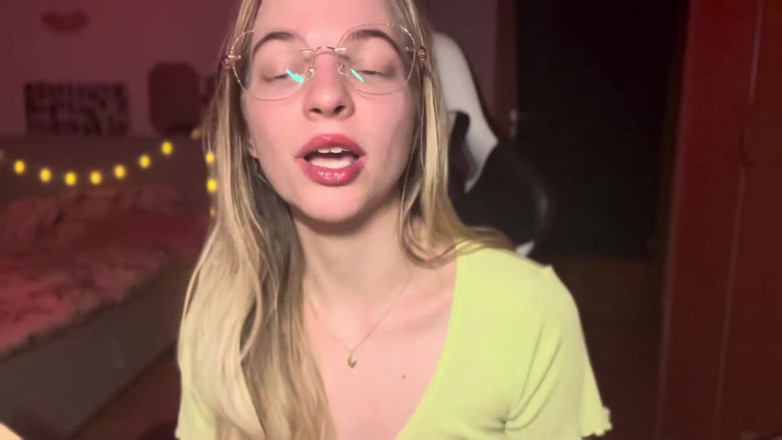 Goddess_Bella_Rae: Why Men Go Into Debt for Hot Brats Online