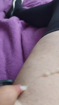 Sissy-paroháč Cumshot v roztomilé prádélku a podpatcích