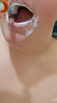 连哈洛特也刷牙~