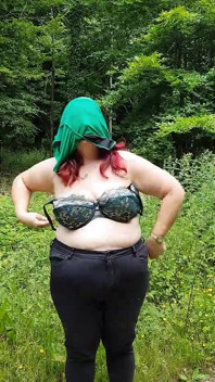 jangal men larkiyan!