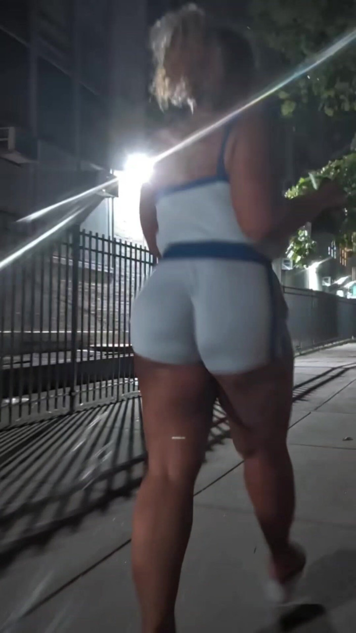 PutiLing: Leg Tease Redbone BBW Natural Fat Ass Walking Bow Legged...